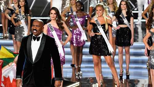 Steve Harvey Loses One of His Fifty-Seven Million Gigs to Kelly Clarkson